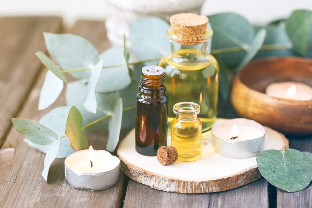 plusieurs flacons de cosmétiques naturels