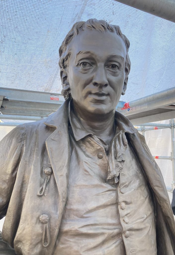 Au cœur de Langres, la statue de Denis Diderot a été officiellement inaugurée le 15 décembre 2025