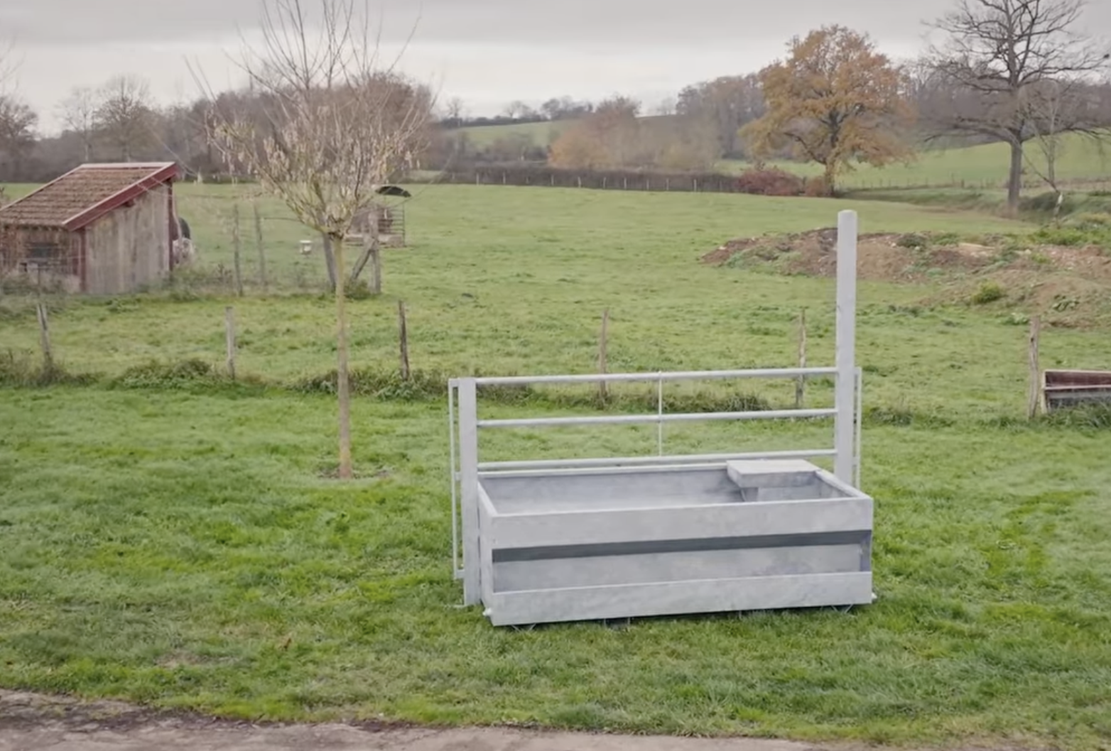Bac à eau multi-espèces conçu par CNMS pour l’abreuvement de différents animaux d’élevage