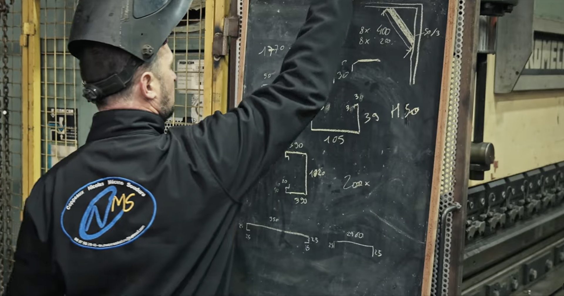 Nicolas Coppeaux, gérant de l’entreprise CNMS, dans son atelier de mécano-soudure à Bar-les-Époisses en Côte-d’Or
