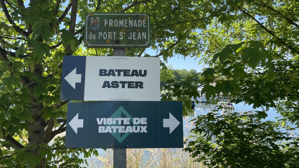 panneaux de direction salon fluvial saint jean de losne