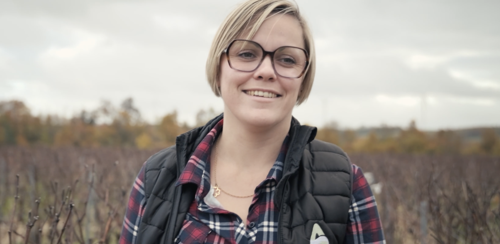 Justine Duval dans les vignes de l'Yonne