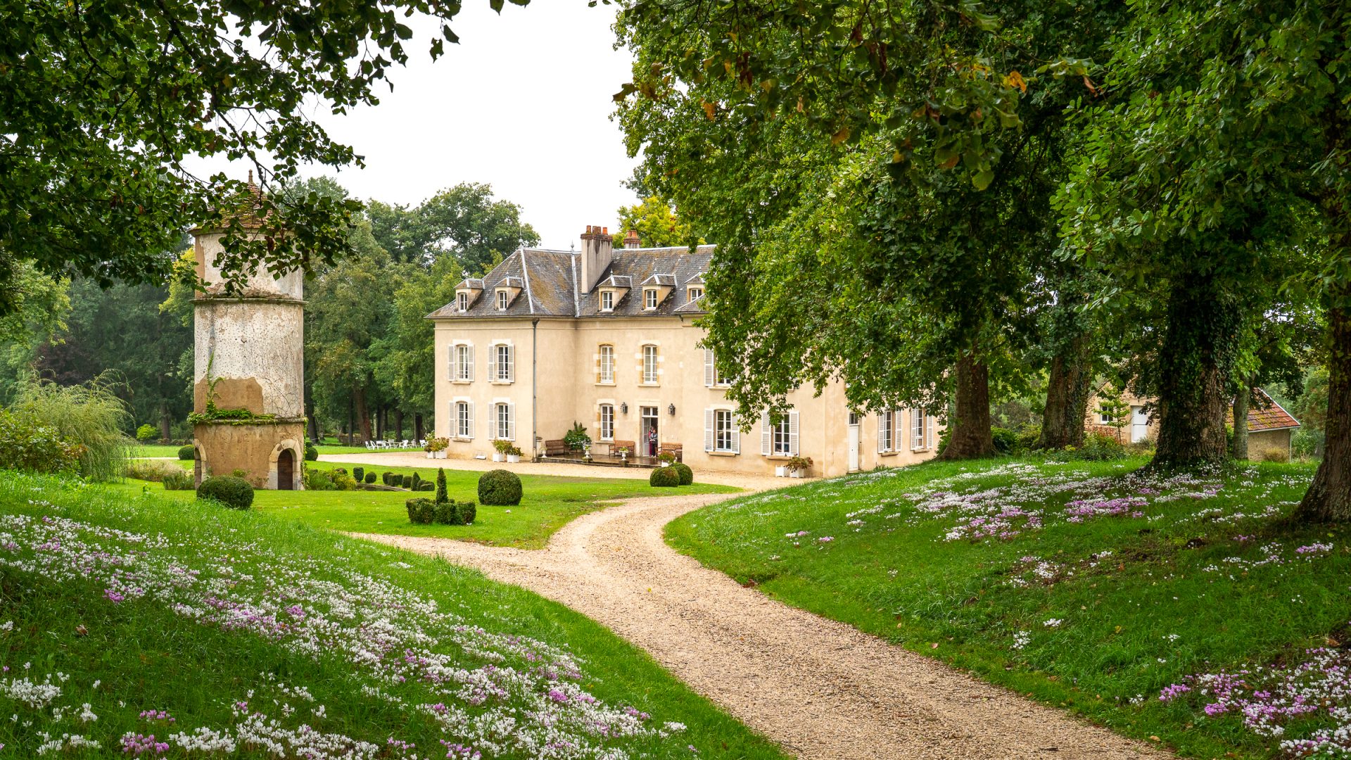 chateau dans un parc