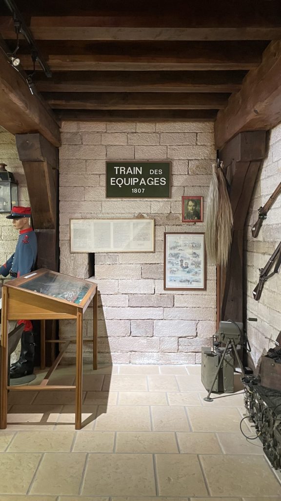 inscriptions au mur dans le musée du régiment du train d'auxonne