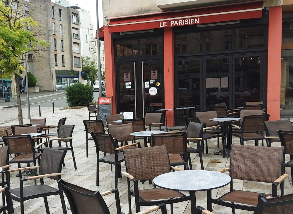 terrasse du bar le parisien a Chaumont